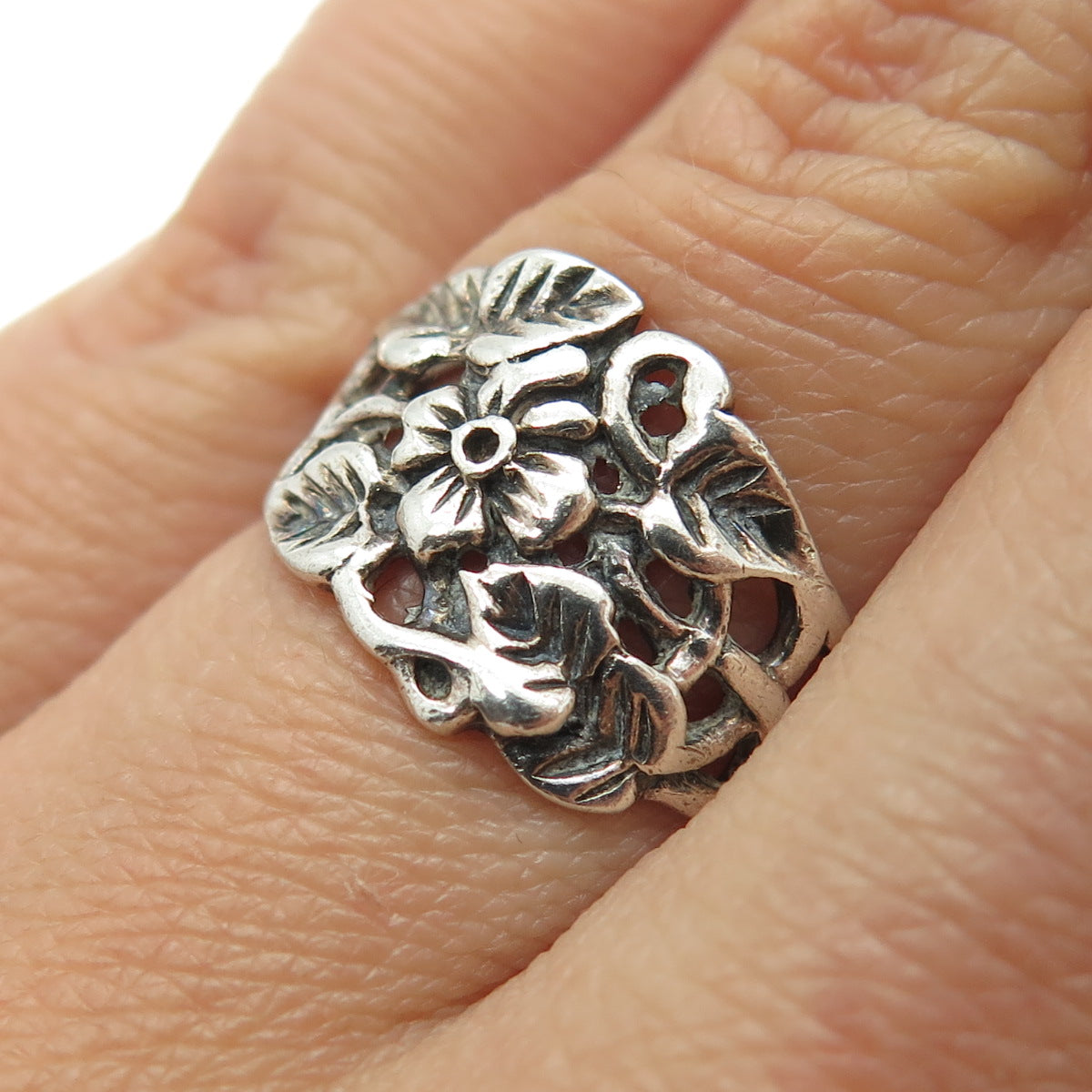 925 Sterling Silver Vintage Flower Blossom Oxidized Ring Size 6.75