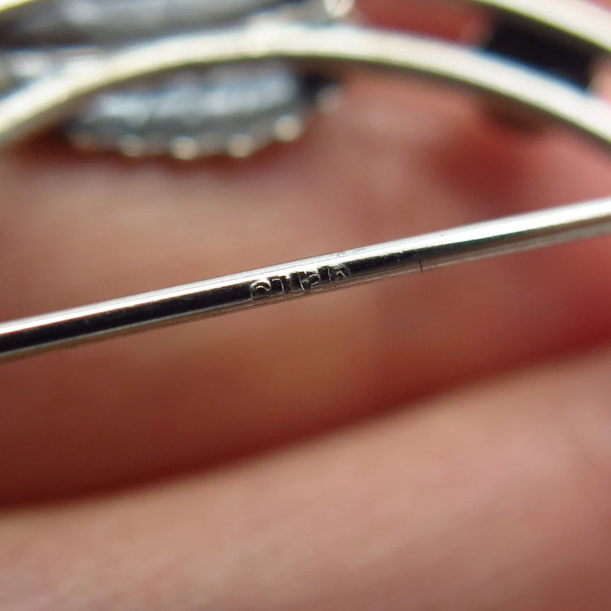 925 Sterling Silver Vintage Leaf Open Circle Pin Brooch