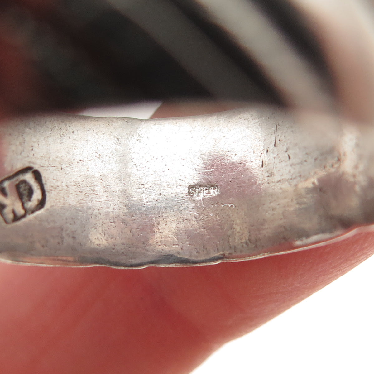 925 Sterling Silver Vintage Modernist Ribbed Oxidized Band Ring Size 13.5