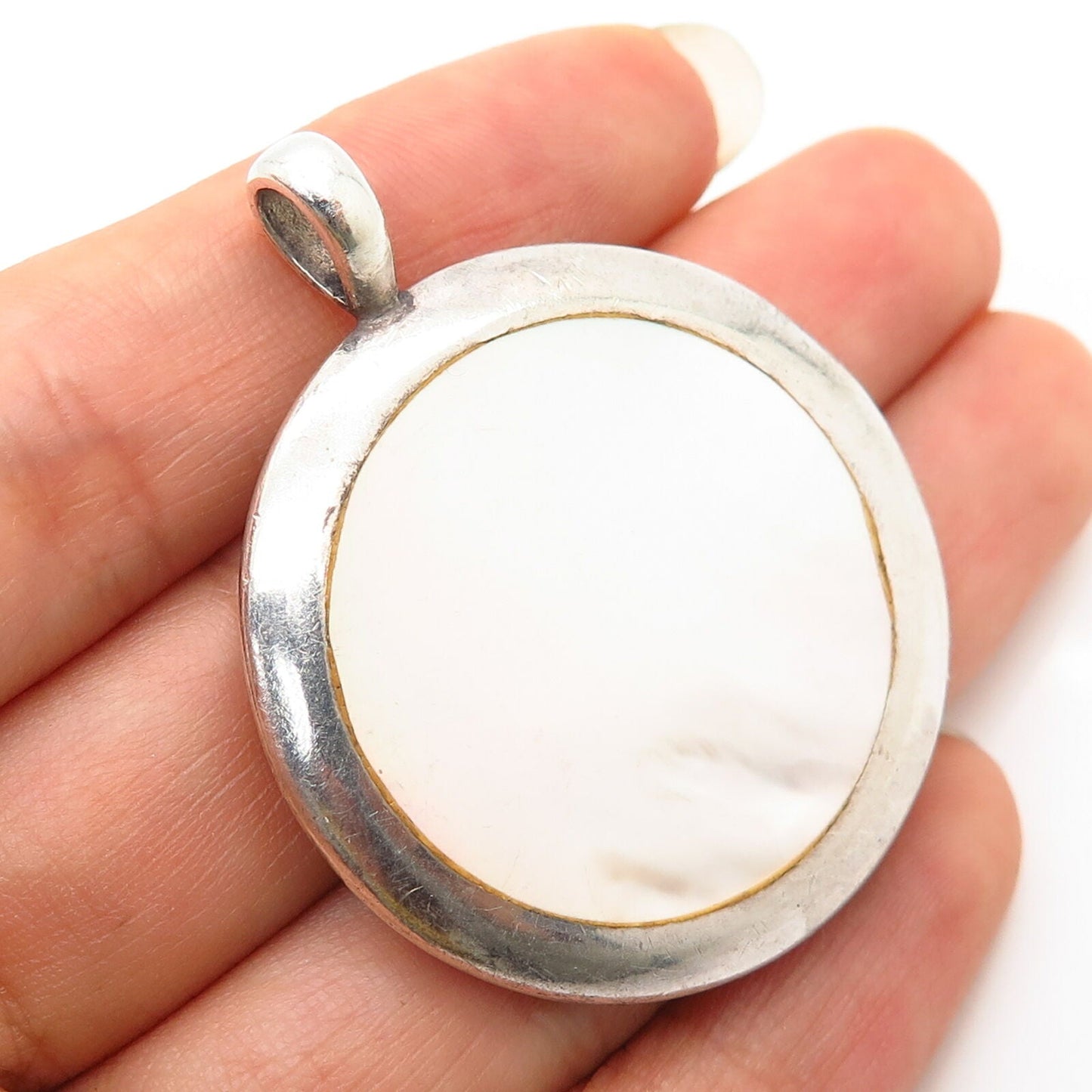 925 Sterling Silver Real Mother-of-Pearl Round Pendant