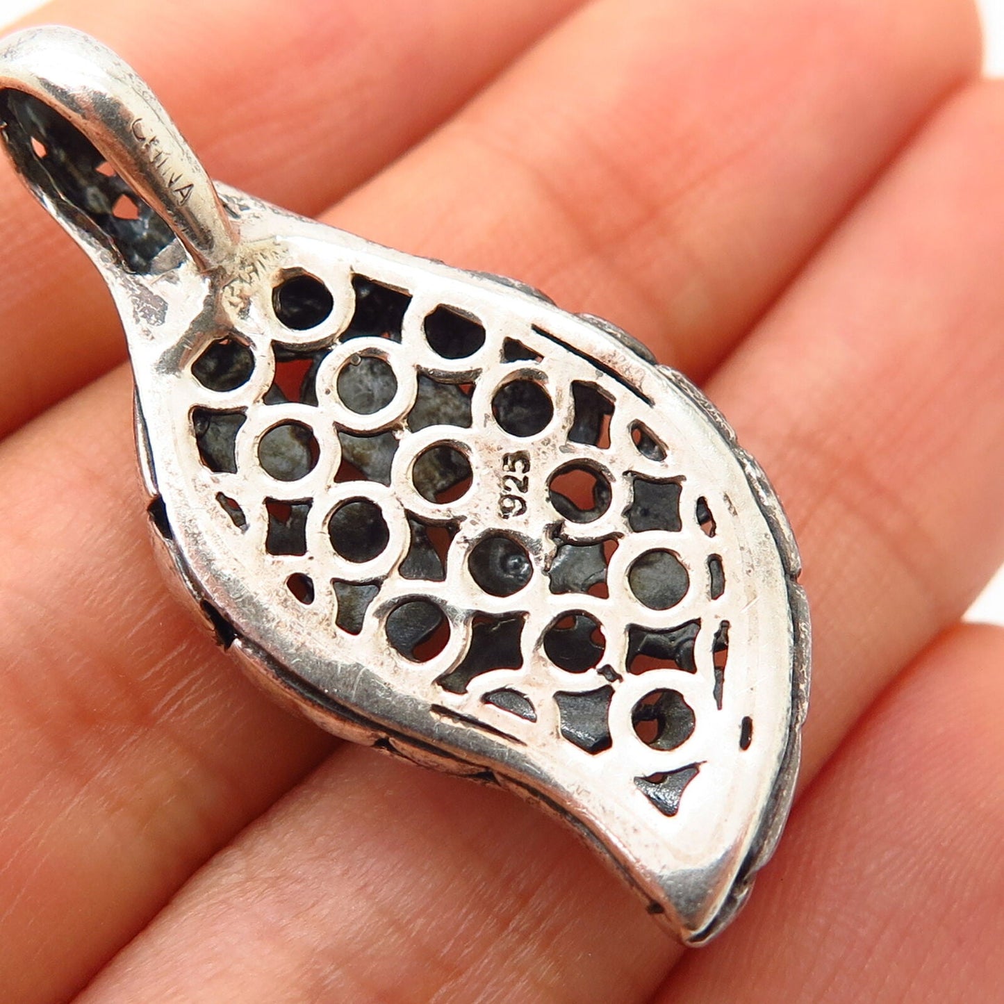 925 Sterling Silver Pebble Design Slide Pendant