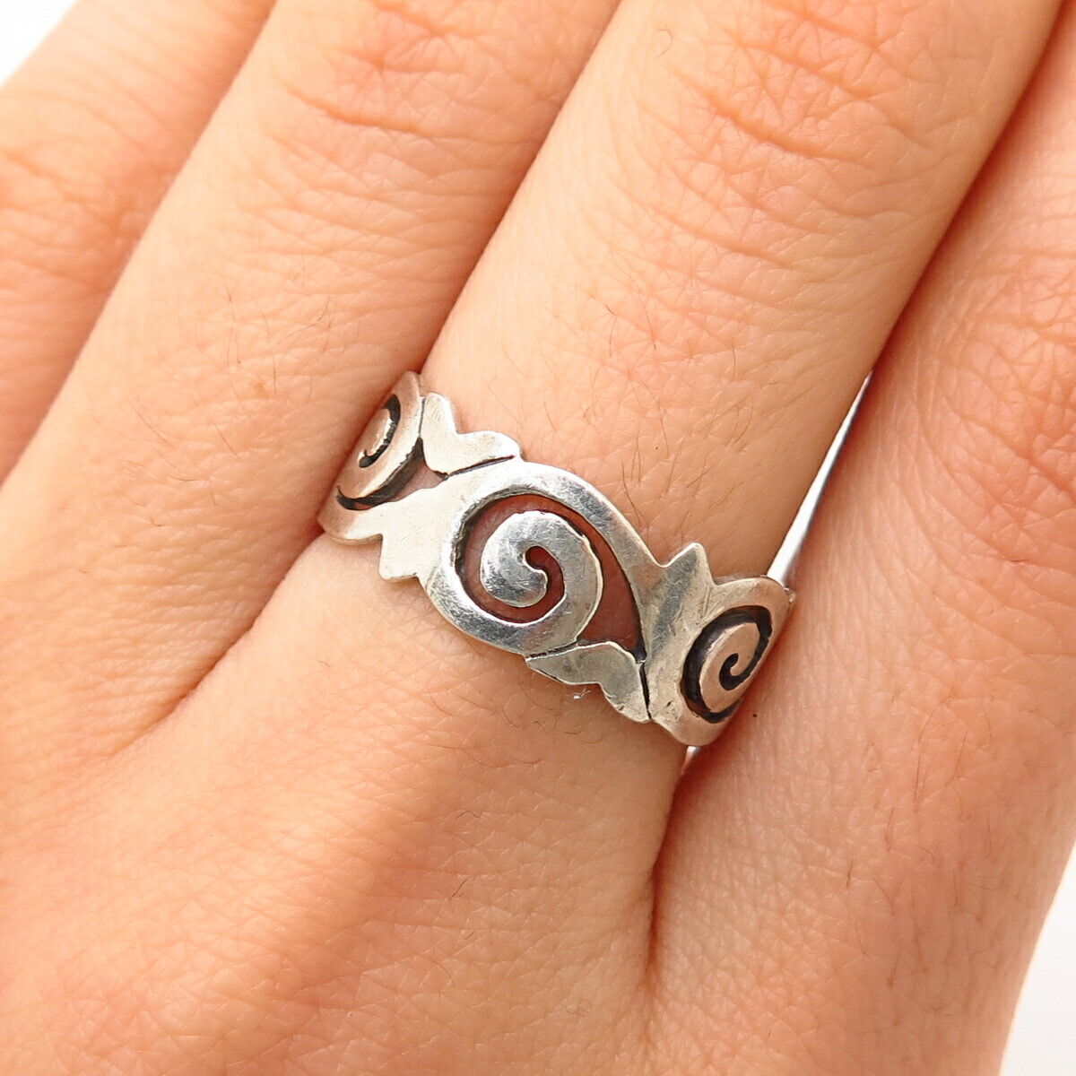 925 Sterling Silver Cutout Swirl Design Ring Size 8.5