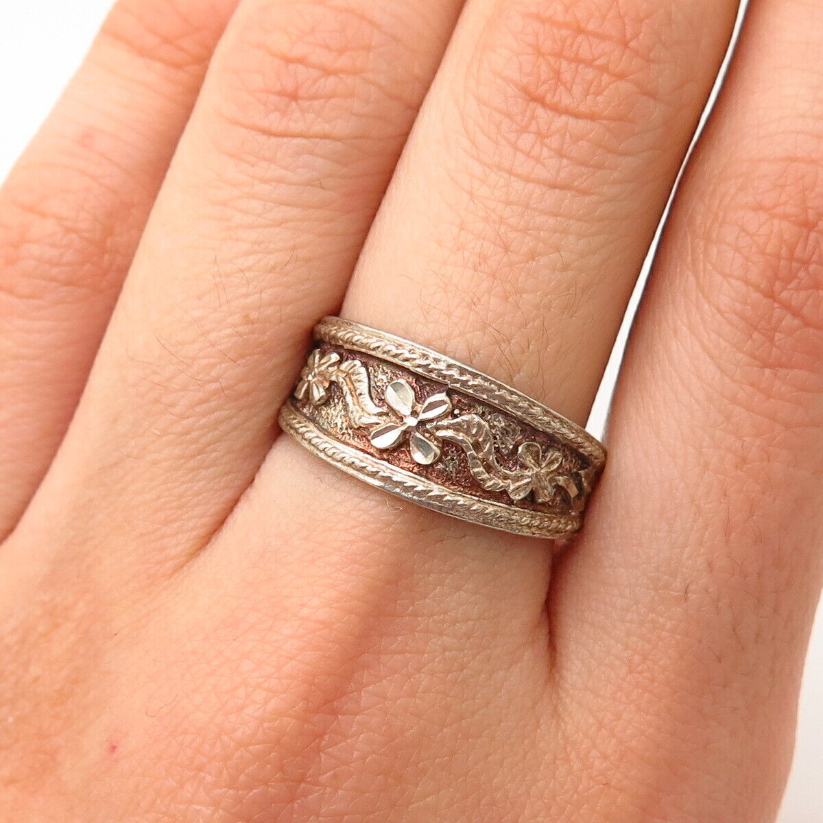 925 Sterling Silver Ornate Floral Design Ring Size 8 3/4