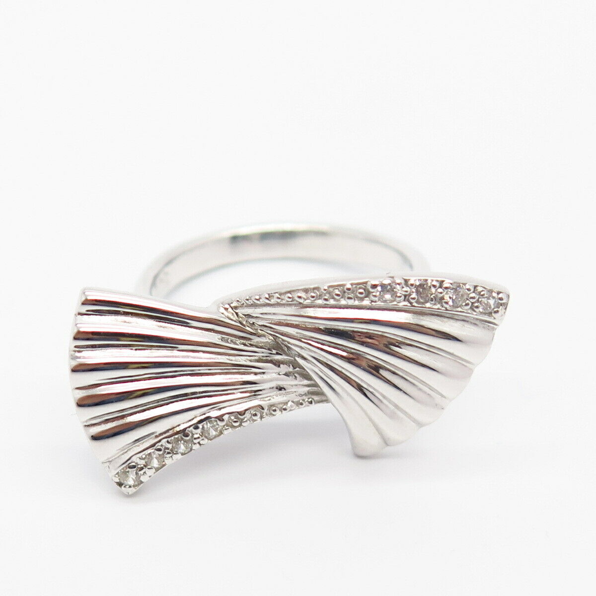 925 Sterling Silver C Z Ribbed Ribbon Design Ring