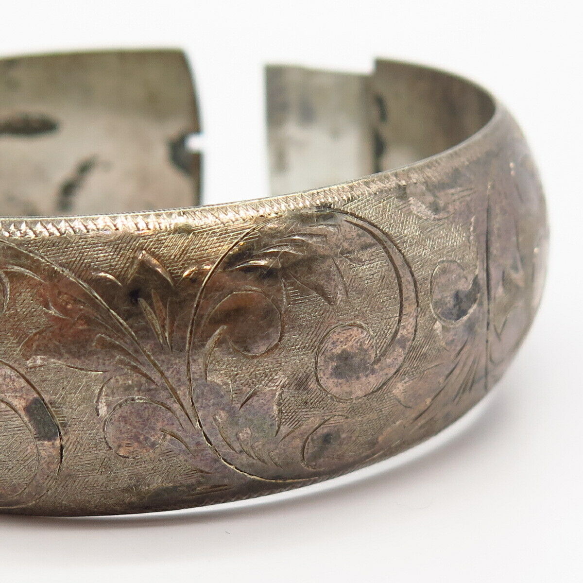 925 Sterling Silver Vintage Siam Etched Leaf Hinged Bangle Bracelet 7 3/4"