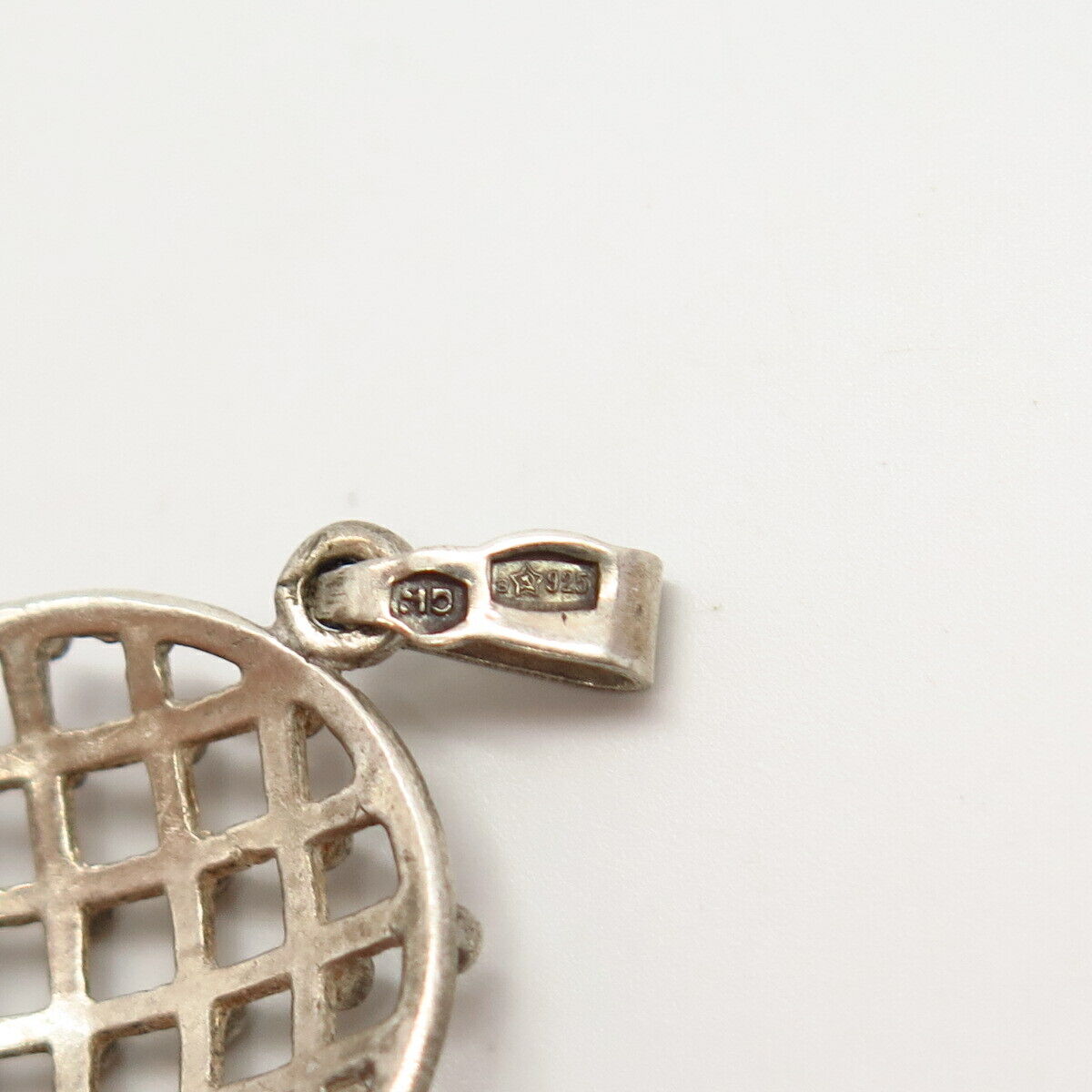 925 Sterling Silver Vintage Europe Net Design Pendant