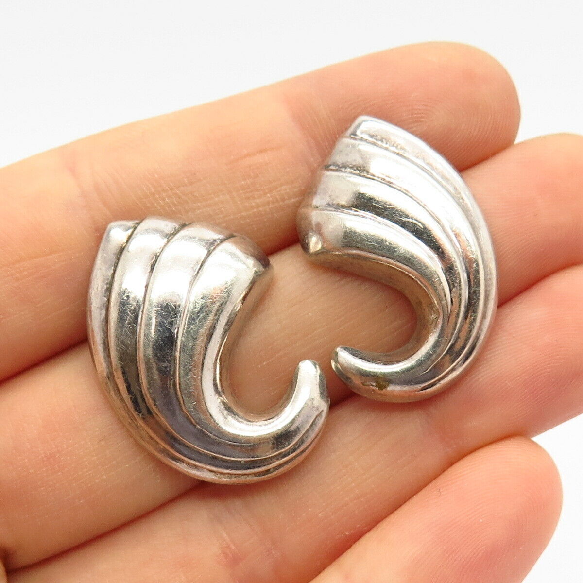 925 Sterling Silver Modernist Ribbed Wavy Design Earrings