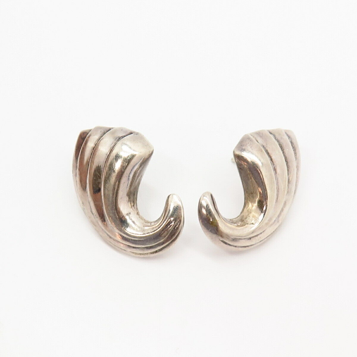 925 Sterling Silver Modernist Ribbed Wavy Design Earrings