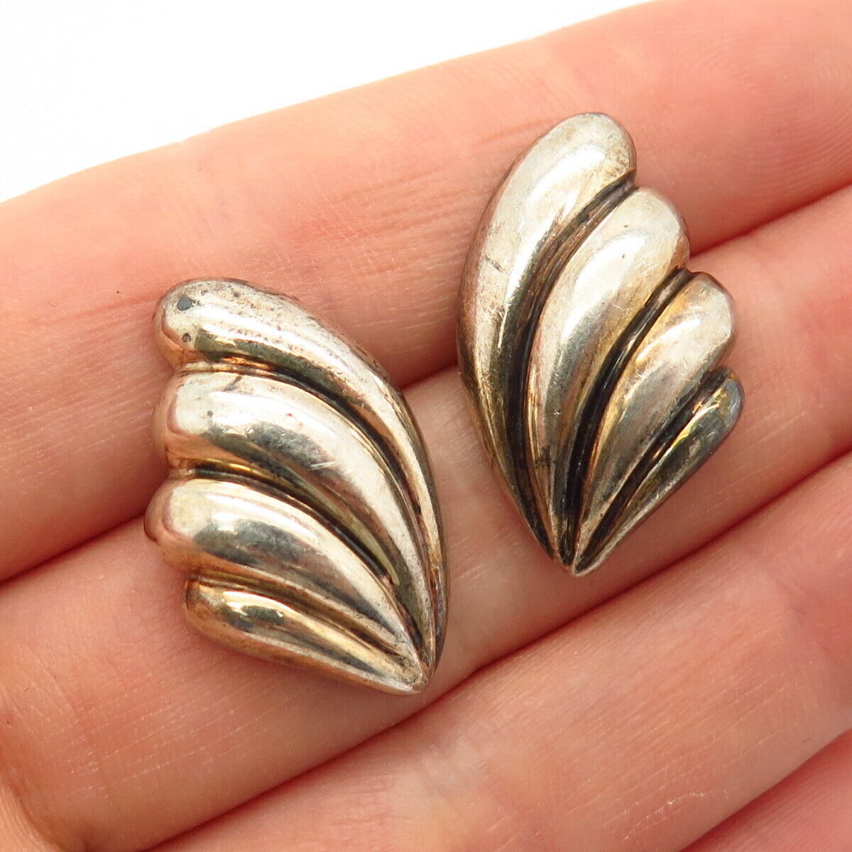 925 Sterling Silver Seashell / Wings Design Stud Earrings