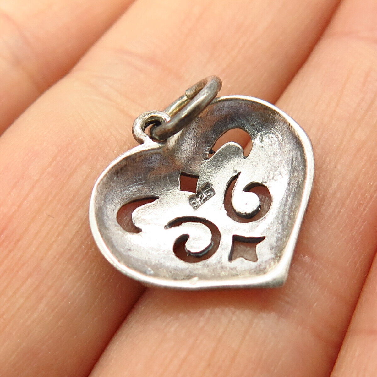 925 Sterling Silver Cutout Swirl Heart Pendant