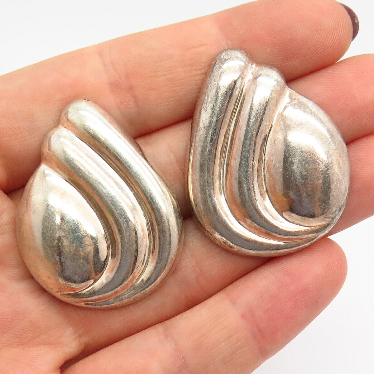 925 Sterling Silver Ribbed Shell Design Earrings