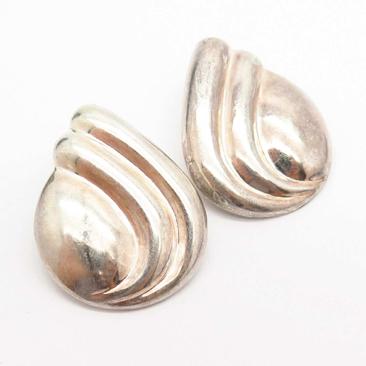 925 Sterling Silver Ribbed Shell Design Earrings