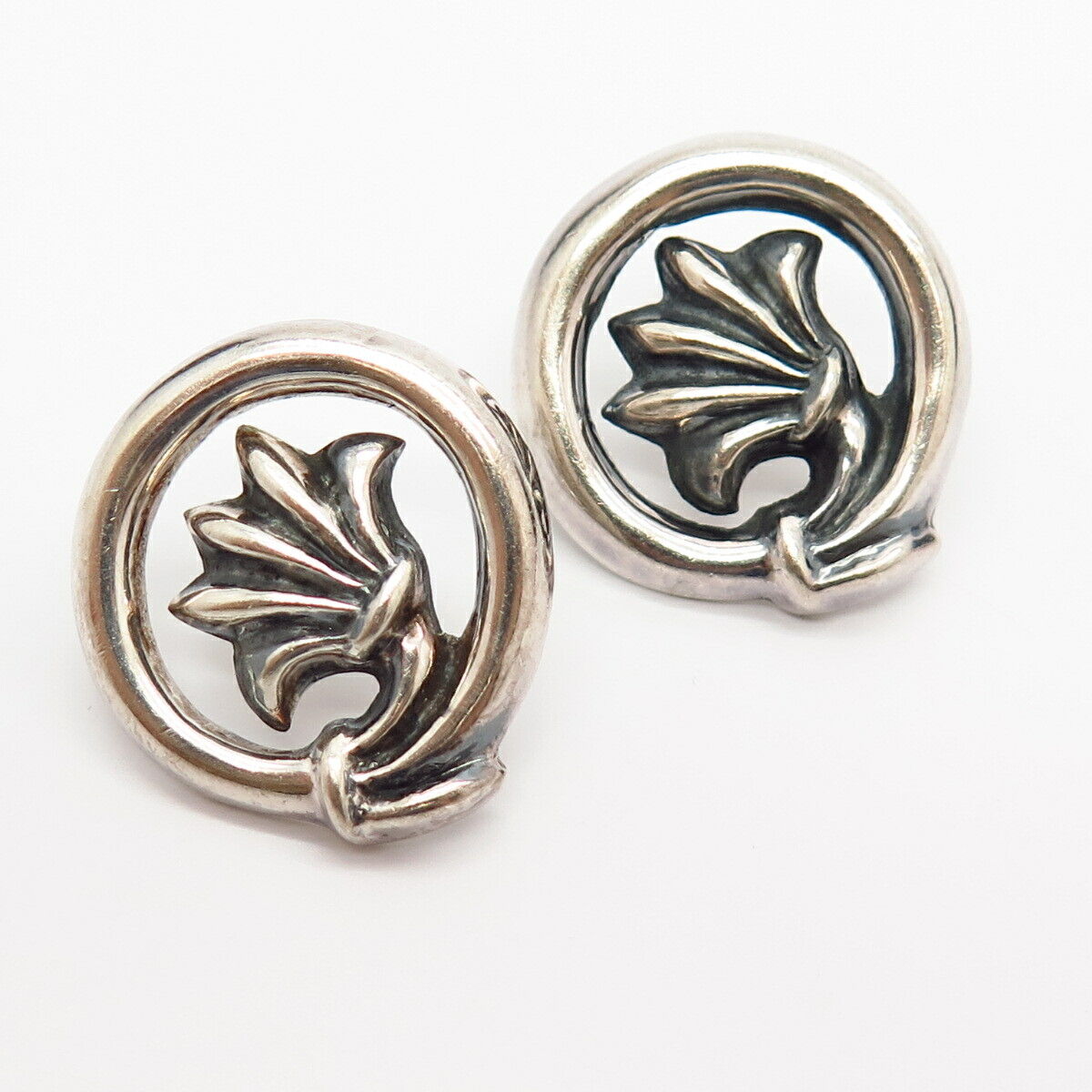 925 Sterling Silver Floral Design Round Earring