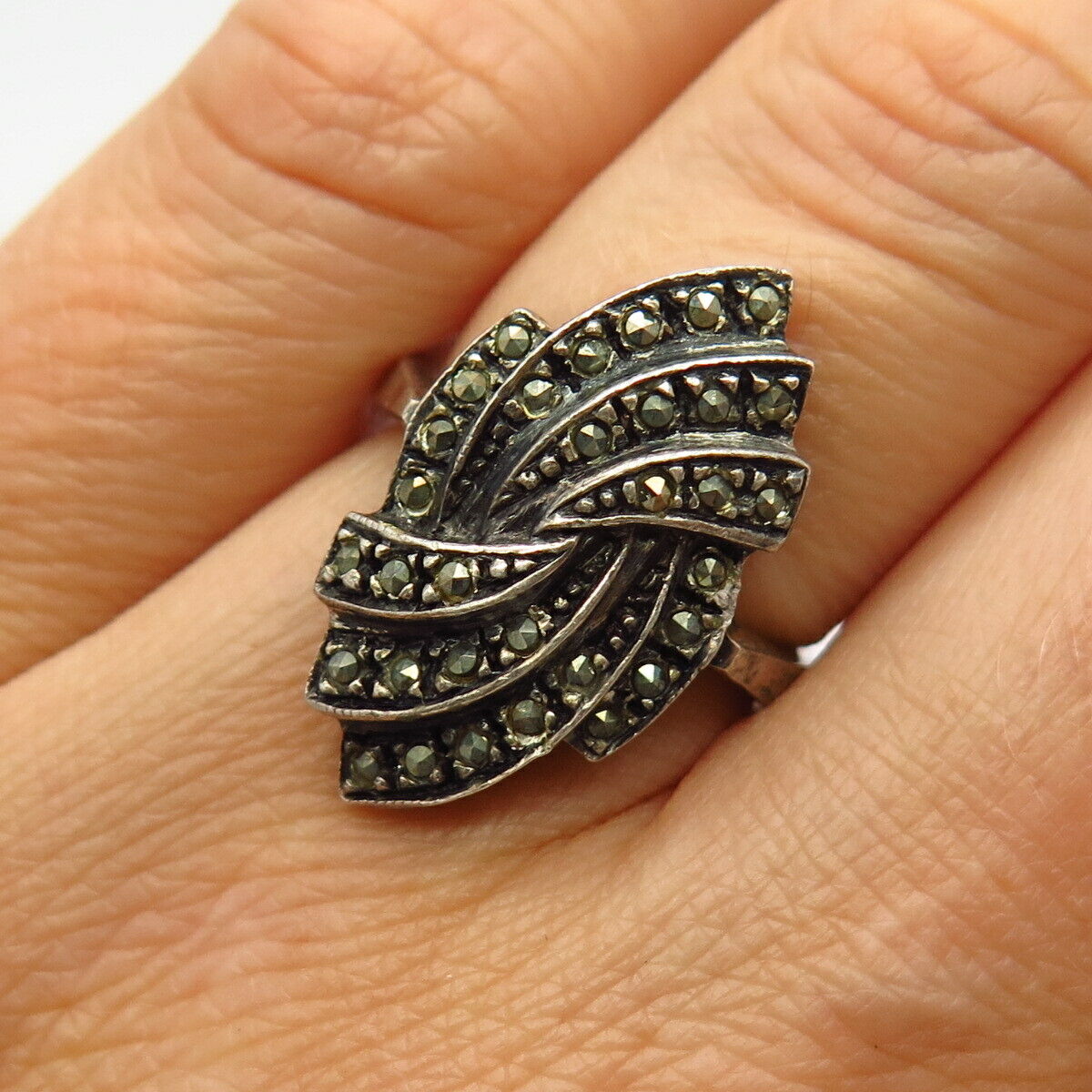 925 Sterling Silver Real Marcasite Gemstone Ribbed Ribbon Ring Size 6 1/4