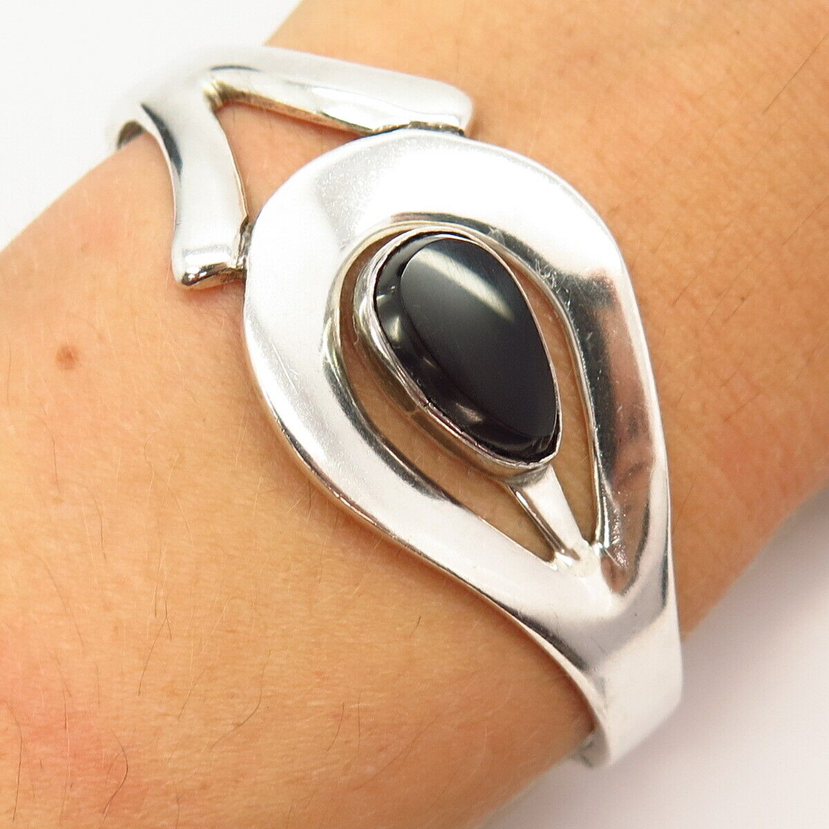 925 Sterling Silver Vintage Mexico Black Onyx Gem Hinged Bangle Bracelet 6 3/4"