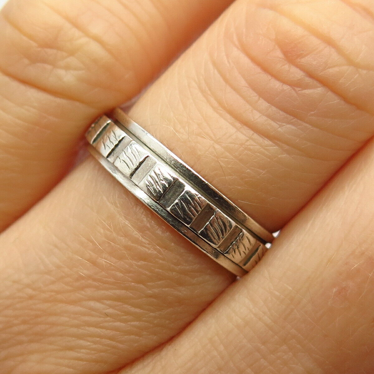 925 Sterling Silver Ribbed Design Rotating Band Ring Size 7