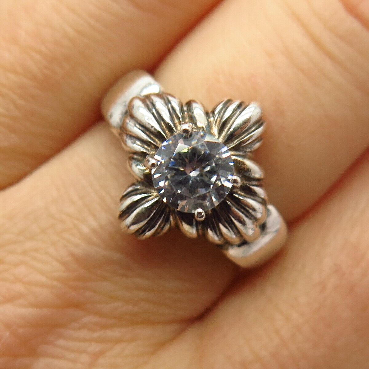 925 Sterling Silver Round-Cut C Z Floral Design Ring Size 7 1/4