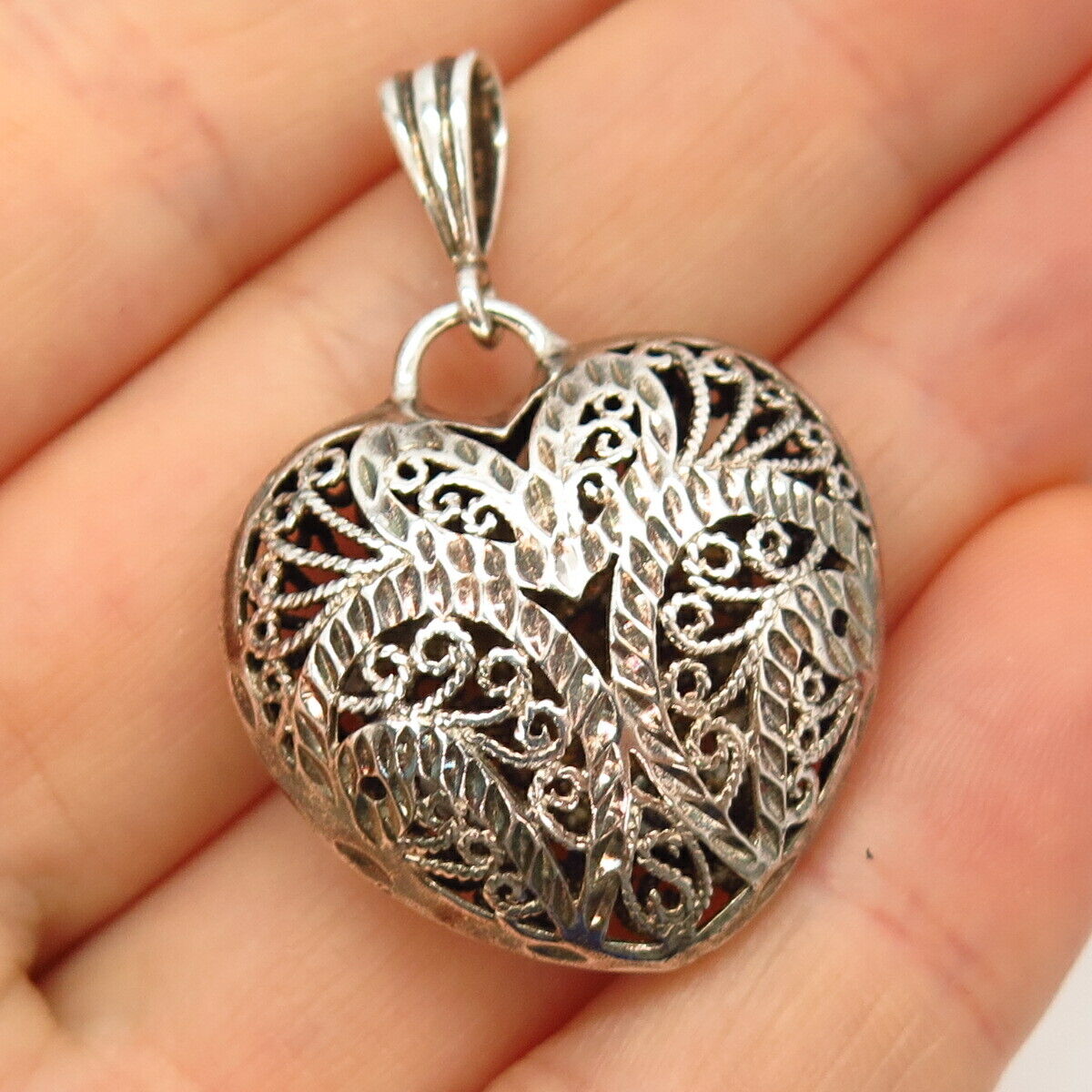 925 Sterling Silver Hollow Swirl & Heart Design Pendant