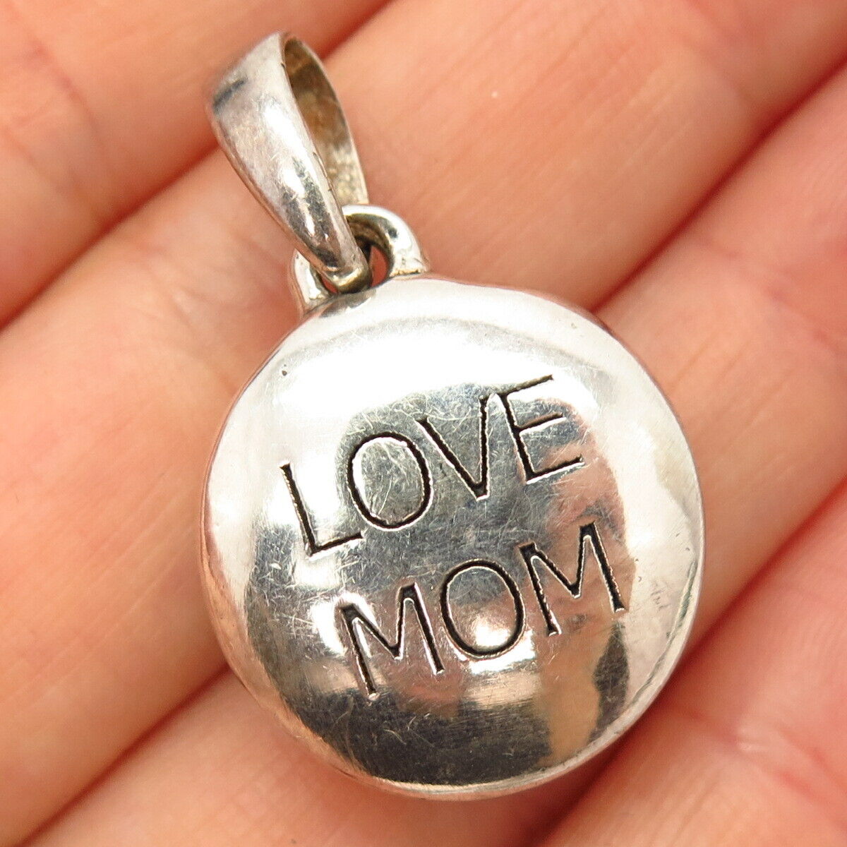 925 Sterling Silver "Love Mom" Hollow Round Pendant