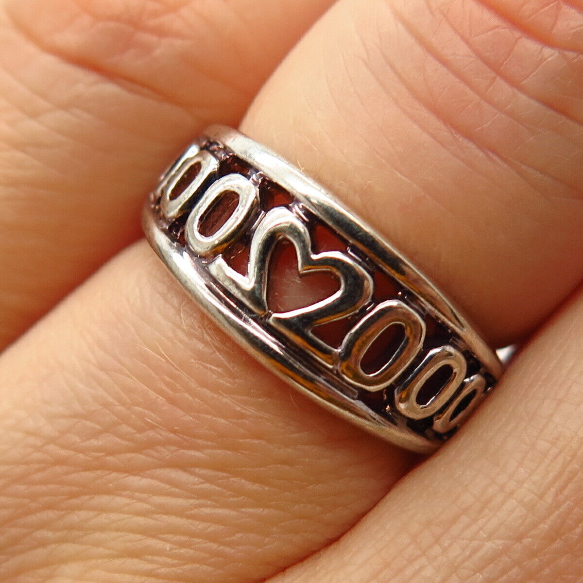 925 Sterling Silver "2000" / Heart Design Ring Size 5 3/4