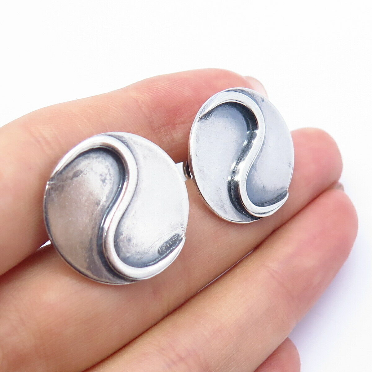 925 Sterling Silver Vintage Swirl Design Screw Back Earrings