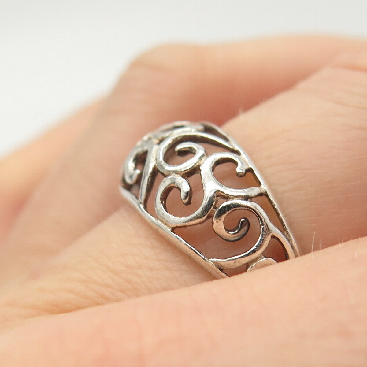 925 Sterling Silver Carved Swirl Ring Size 8 1/4