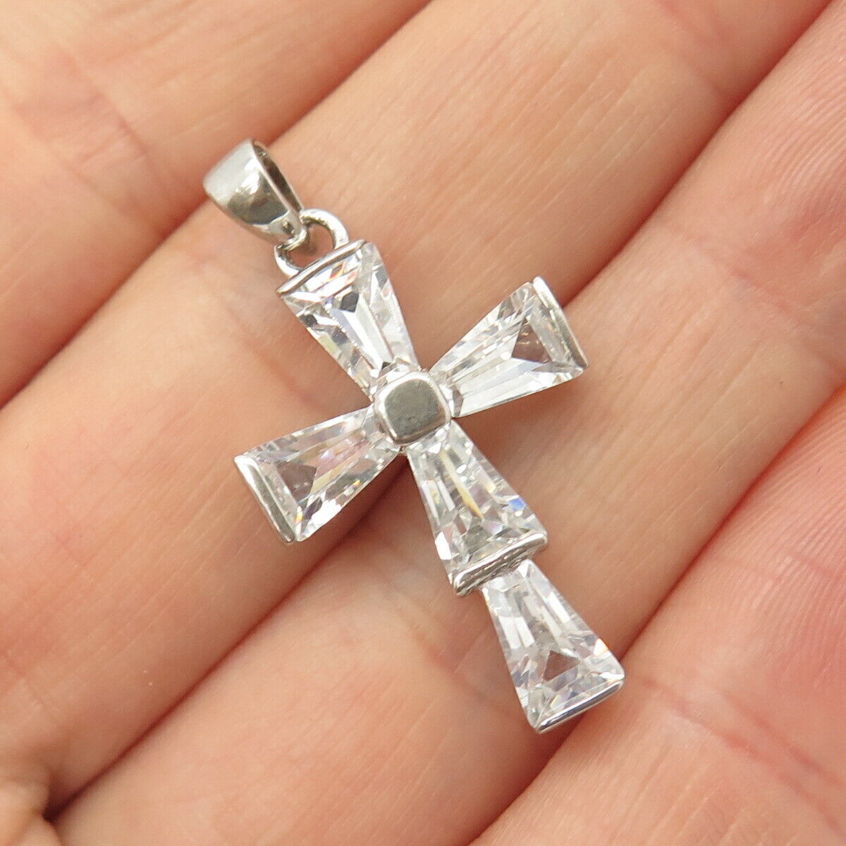 925 Sterling Silver C Z Cross Pendant