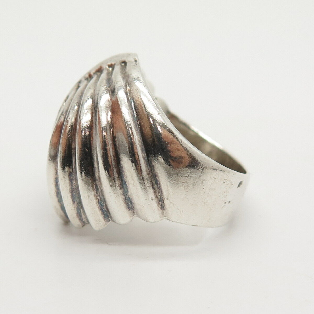 925 Sterling Silver Vintage Ribbed Shell Ring Size 8 1/4