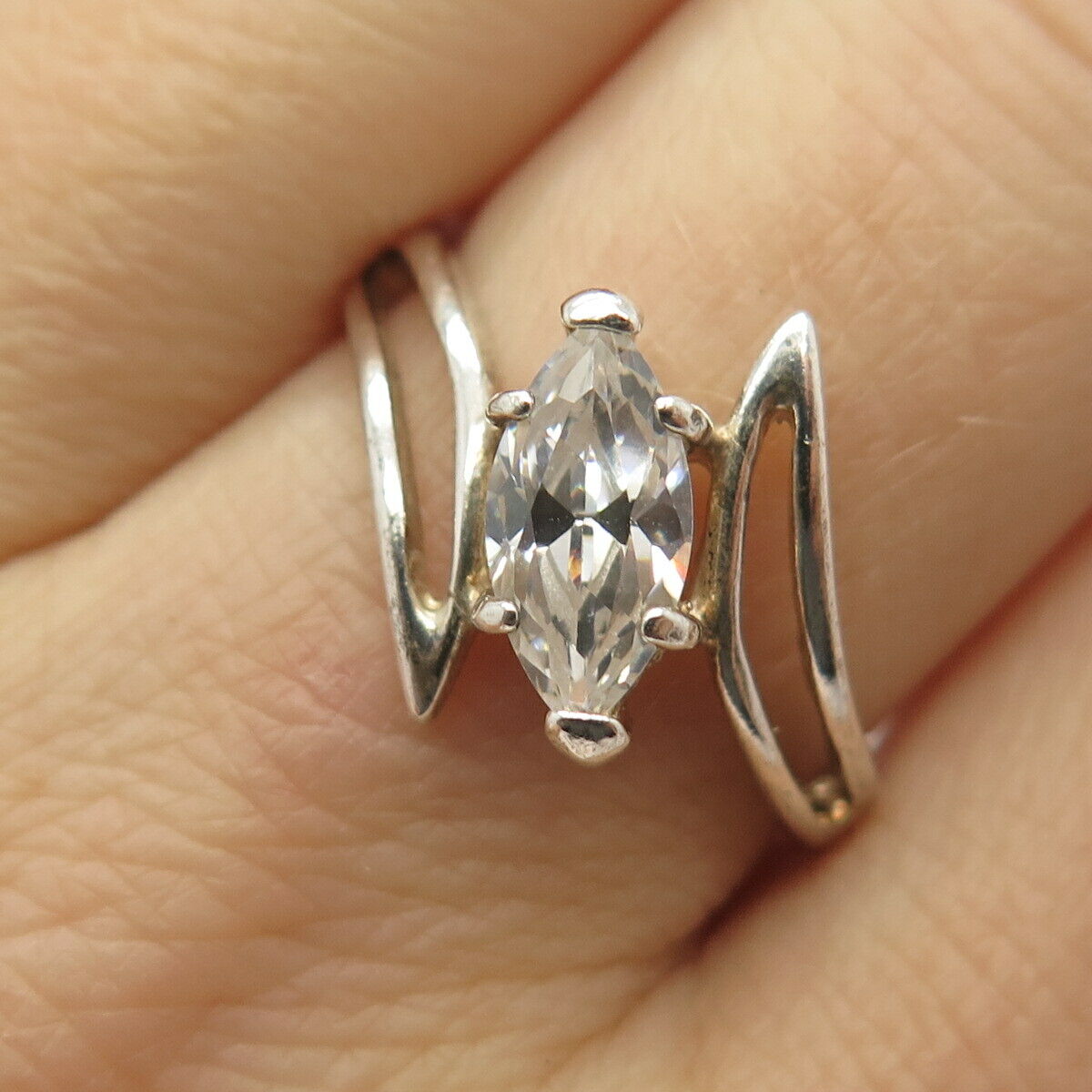 925 Sterling Silver C Z Ring Size 8 3/4