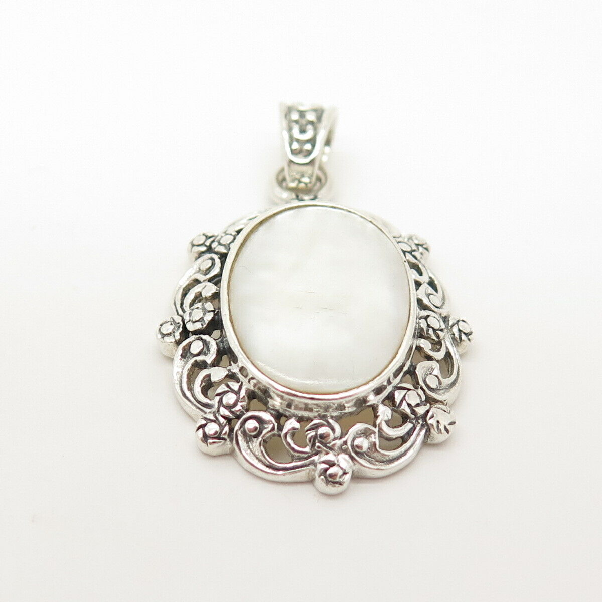 925 Sterling Silver Real Mother-of-Pearl Floral Pendant