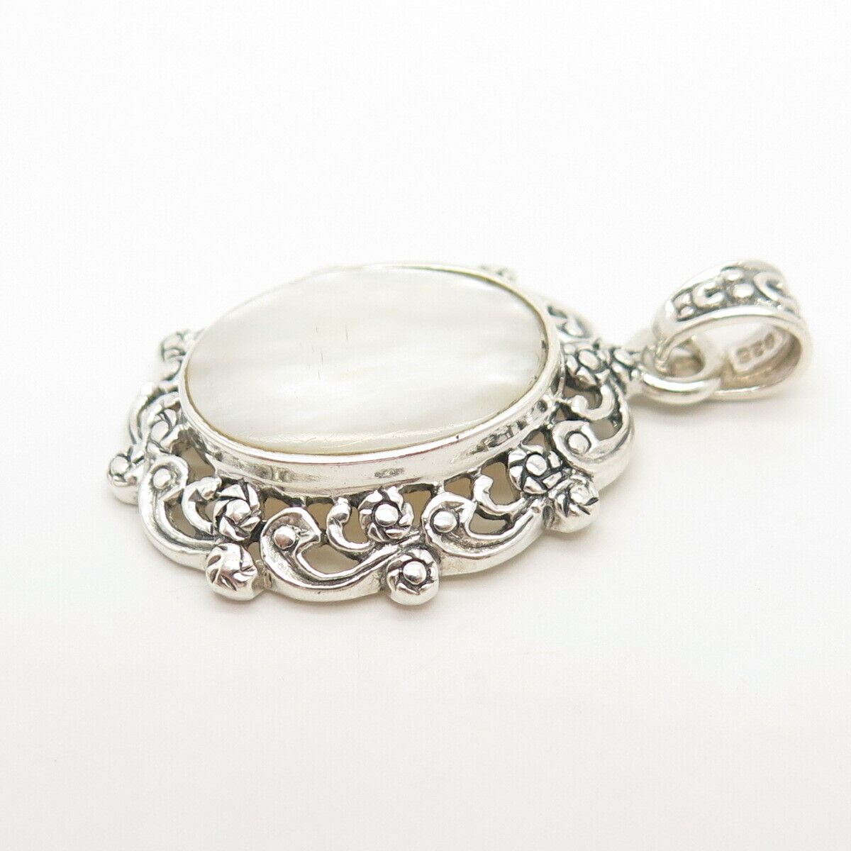 925 Sterling Silver Real Mother-of-Pearl Floral Pendant