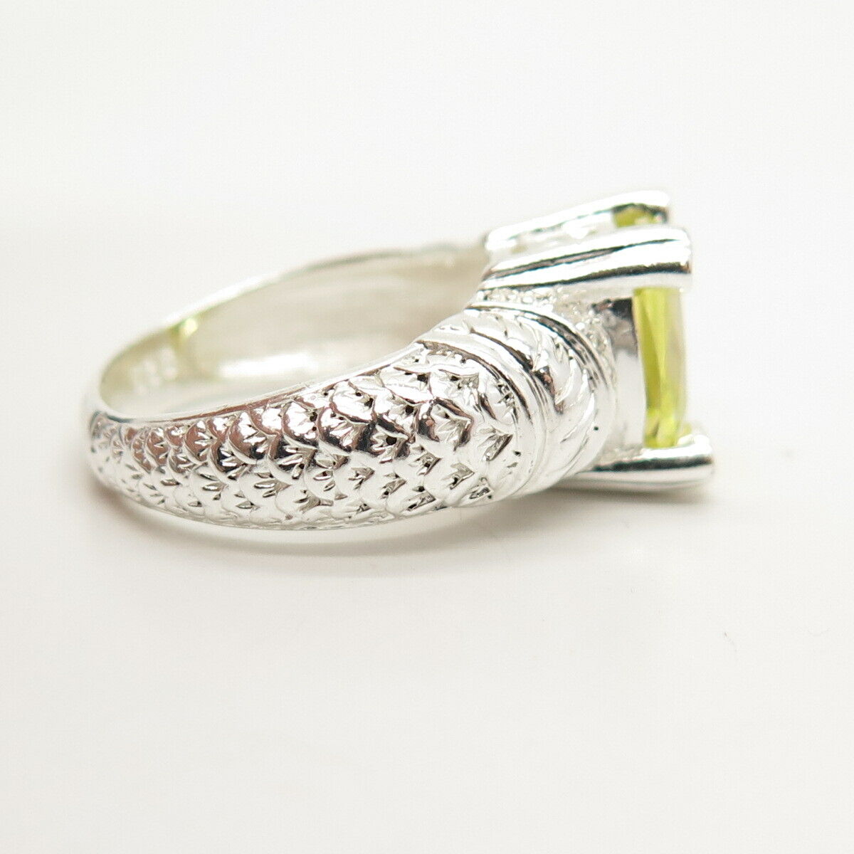 925 Sterling Silver Peridot-Tone C Z Ring Size 8