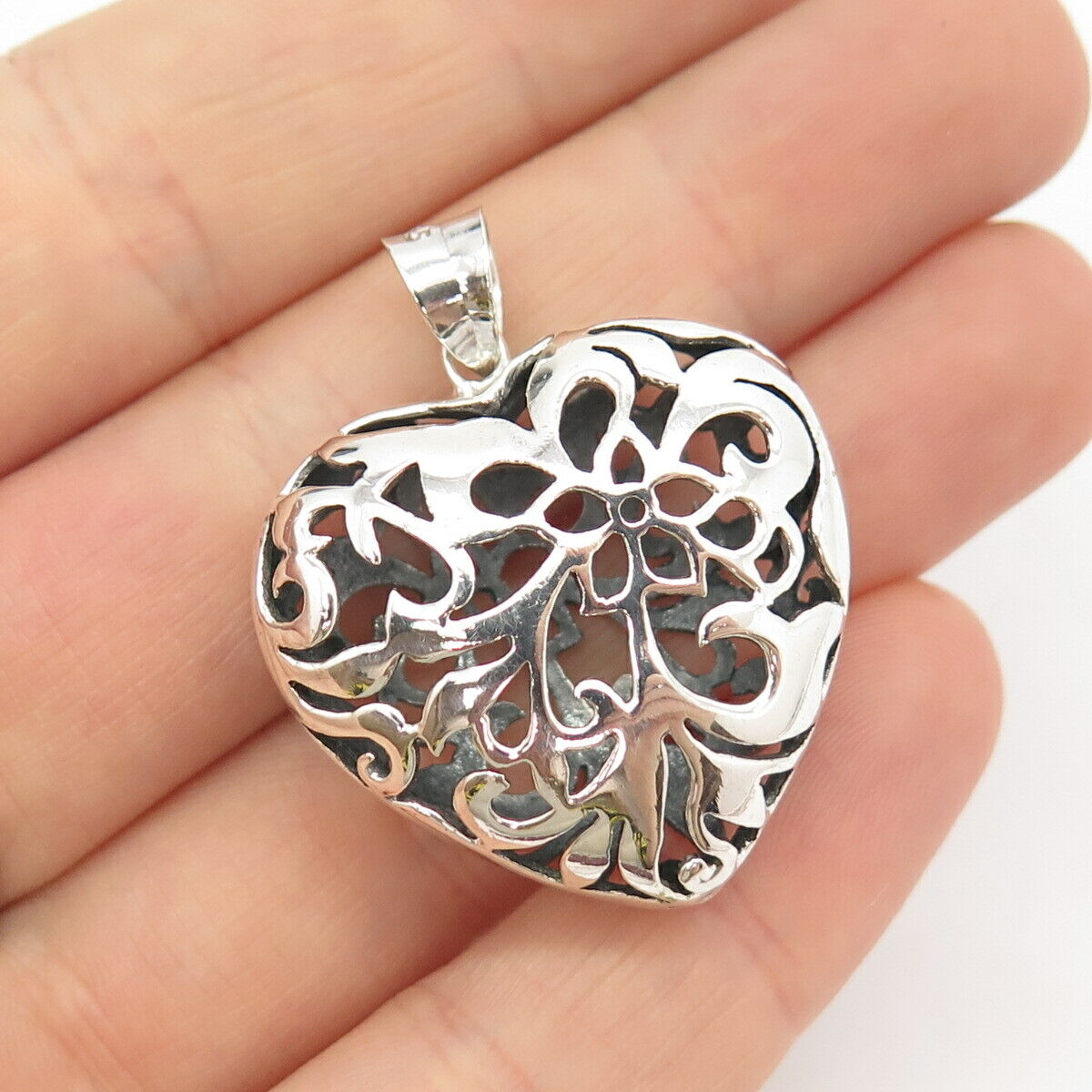 925 Sterling Silver Vintage Ornate Heart Pendant