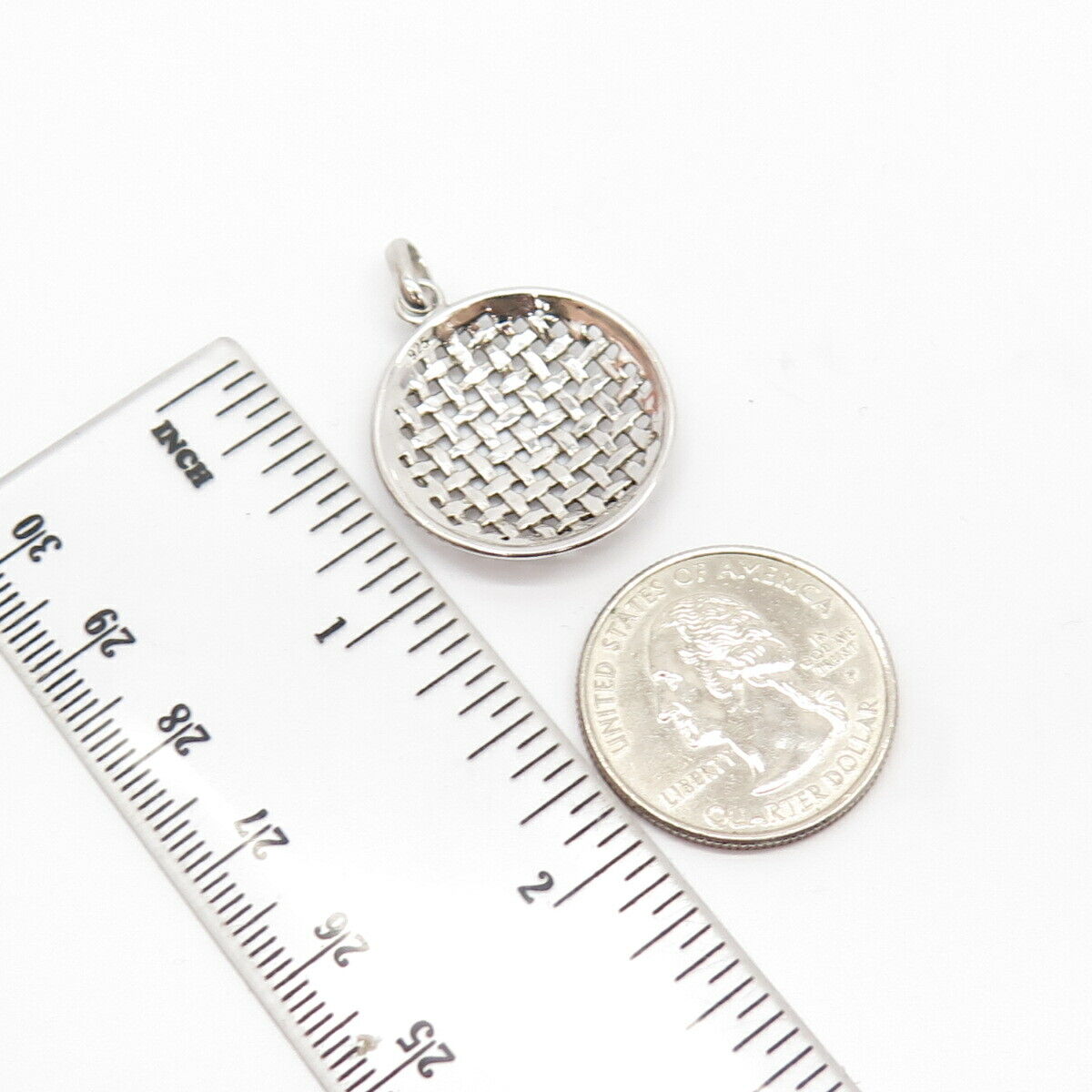 925 Sterling Silver Vintage Grid / Net Round Pendant