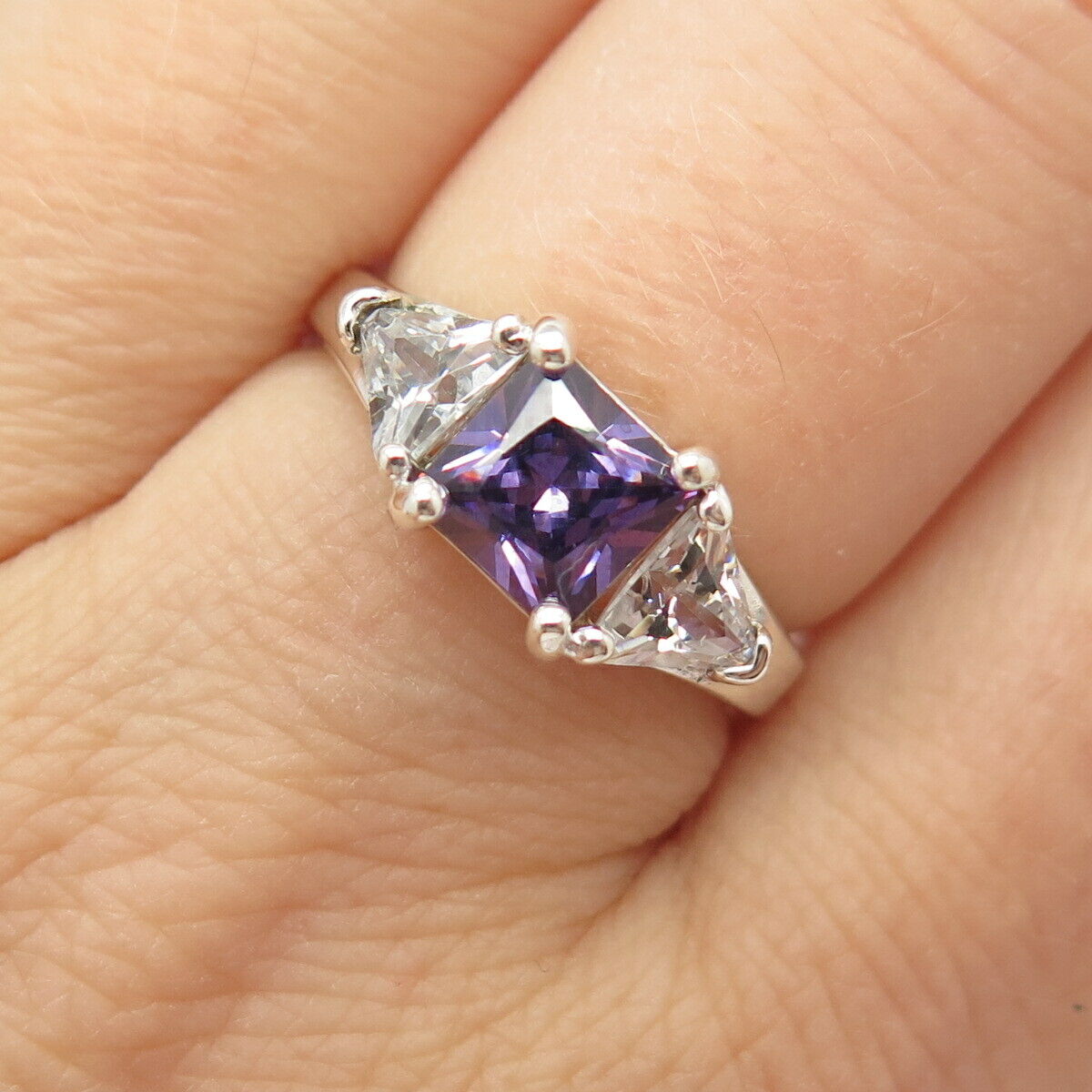 925 Sterling Silver Vintage White & Amethyst-Tone C Z Ring Size 7