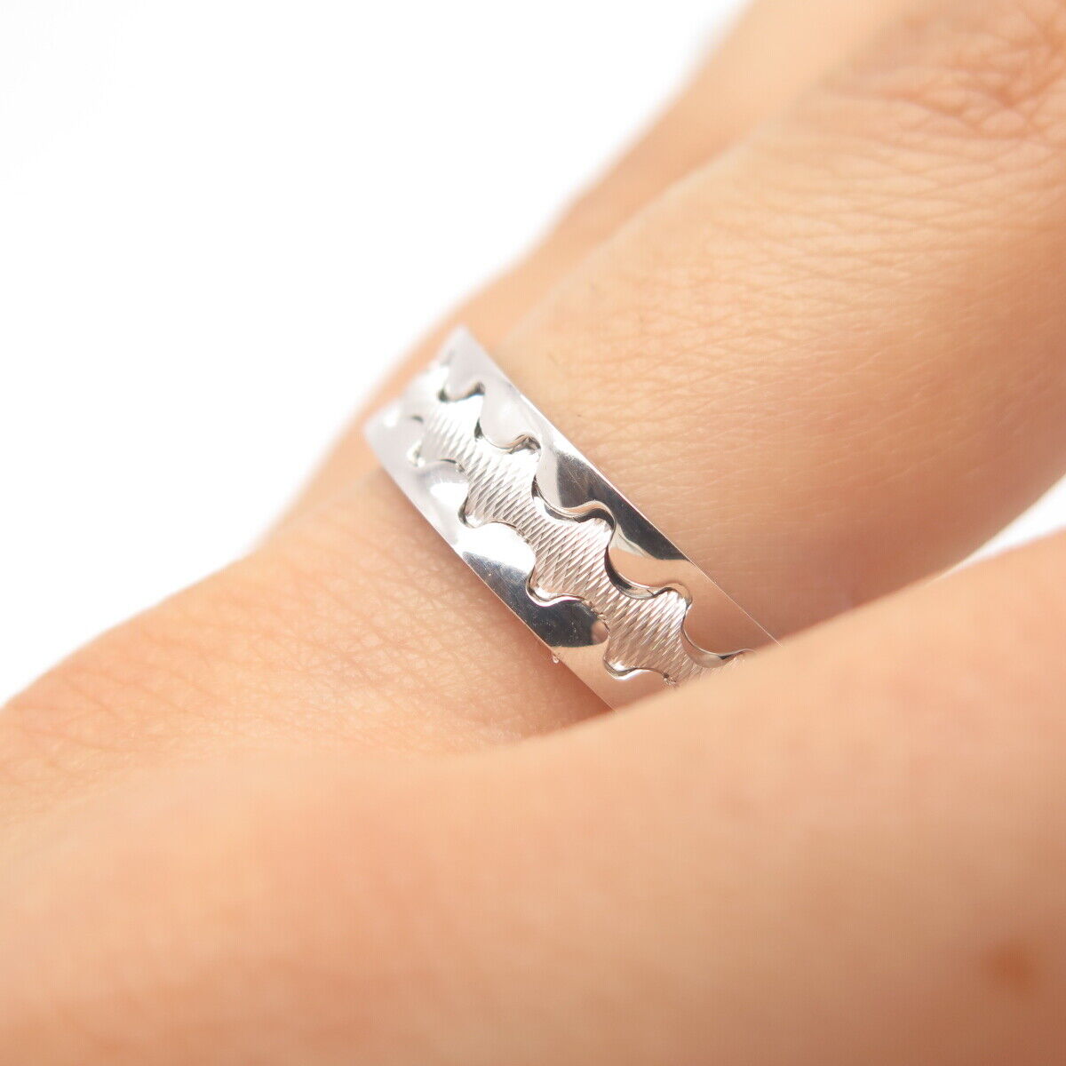 925 Sterling Silver Neos Striped Band Ring Size 9 3/4