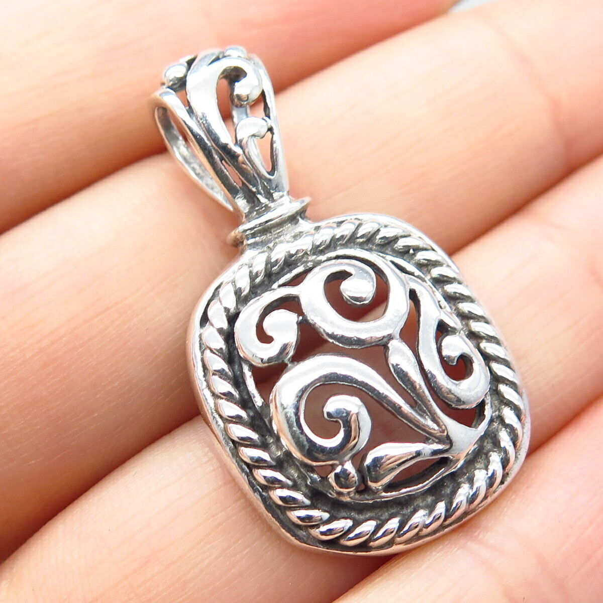 925 Sterling Silver Vintage Ornate Swirl Pendant