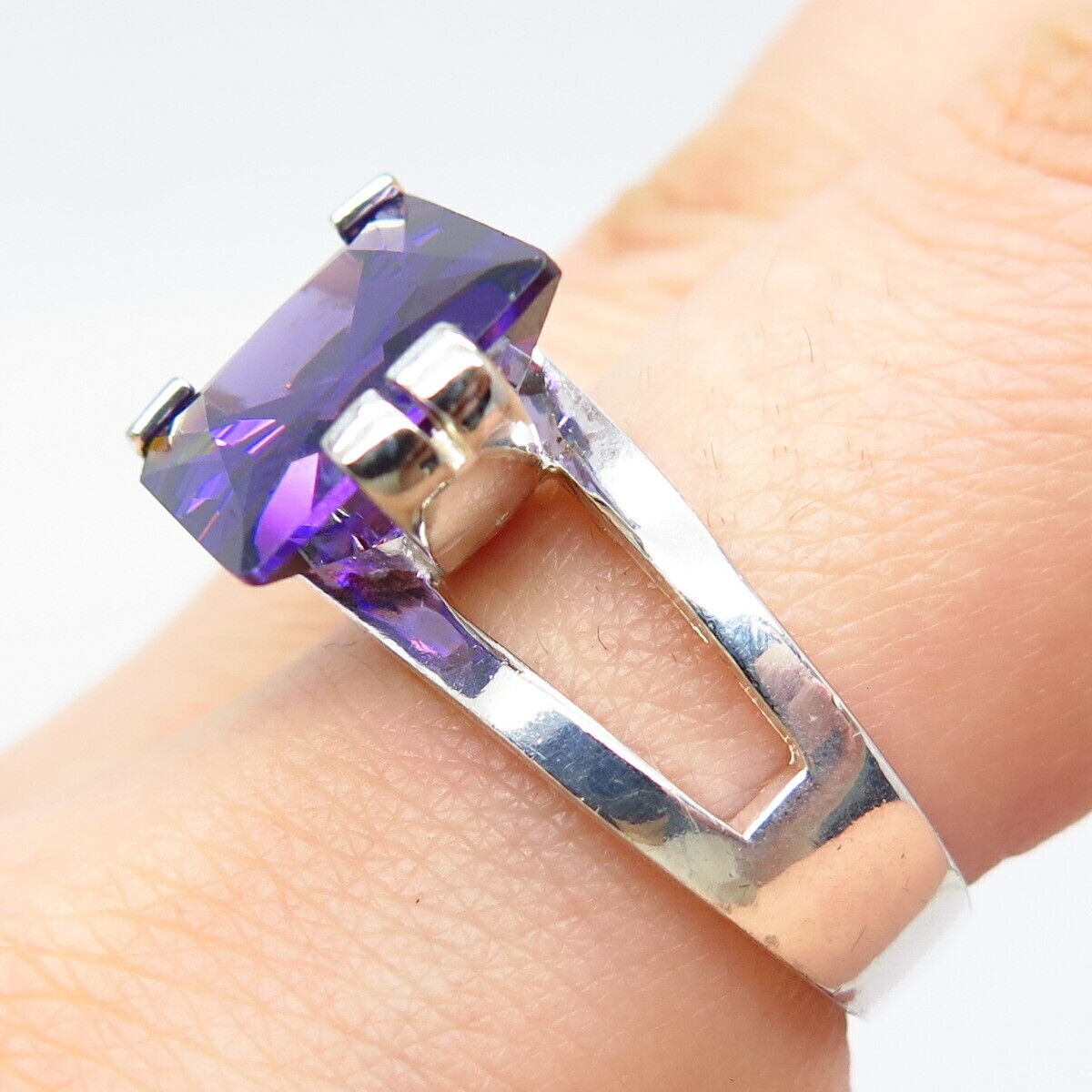 925 Sterling Silver Vintage Amethyst-Tone C Z Ring Size 8.25