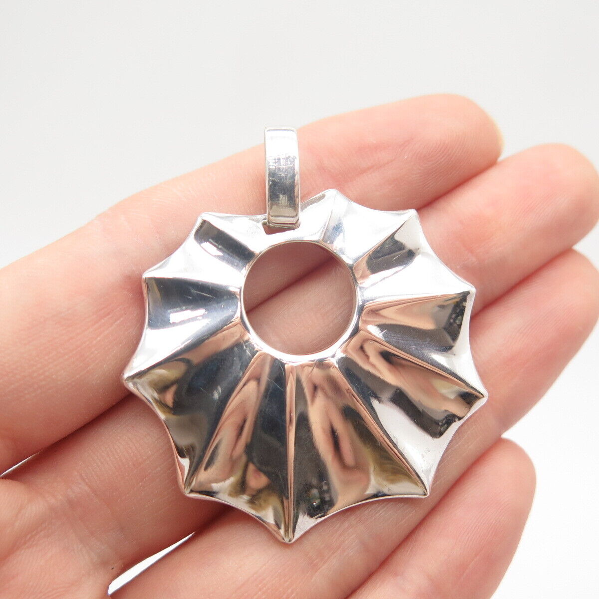 925 Sterling Silver Vintage Modernist Ribbed Pendant