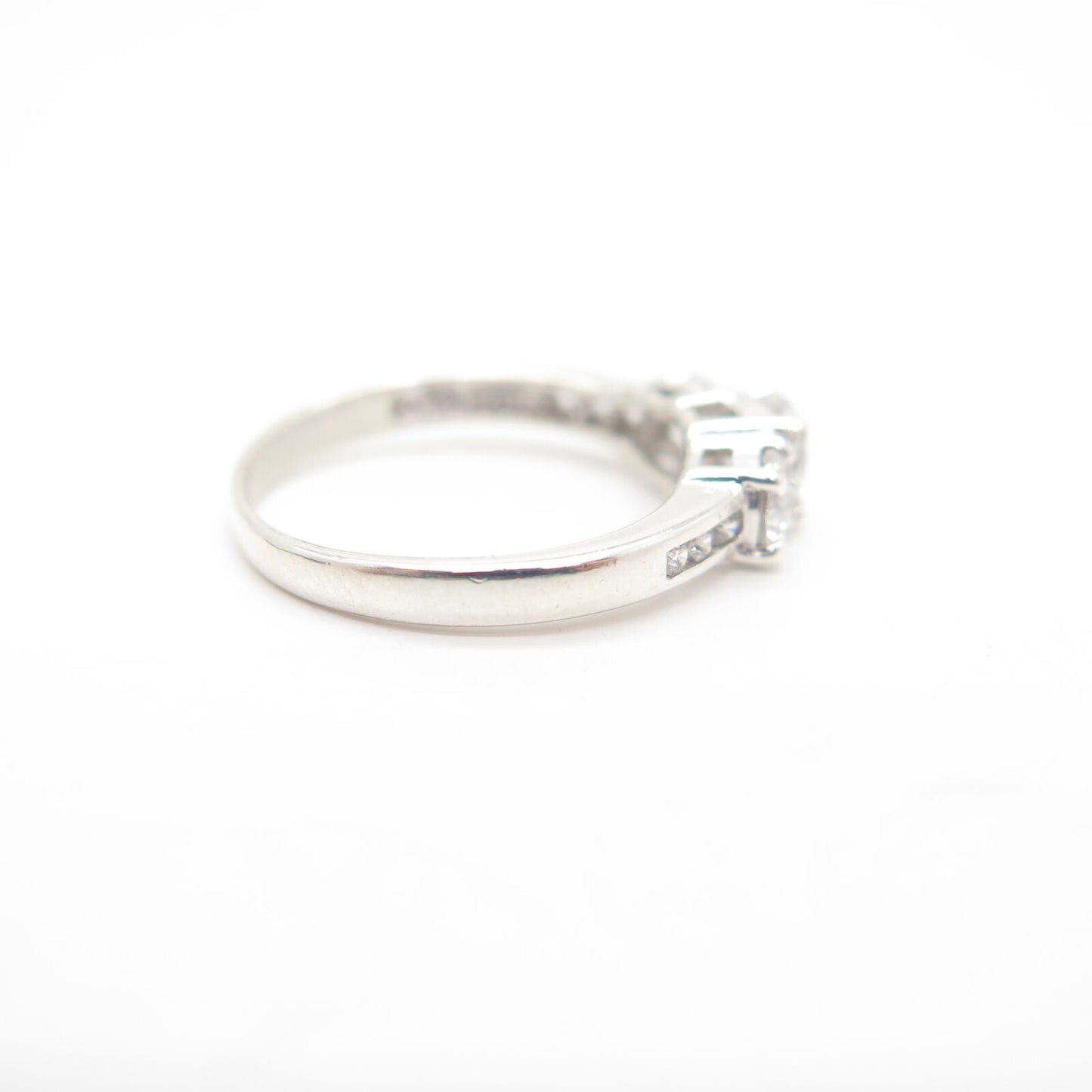 925 Sterling Silver Round-Cut C Z Ring Size 7