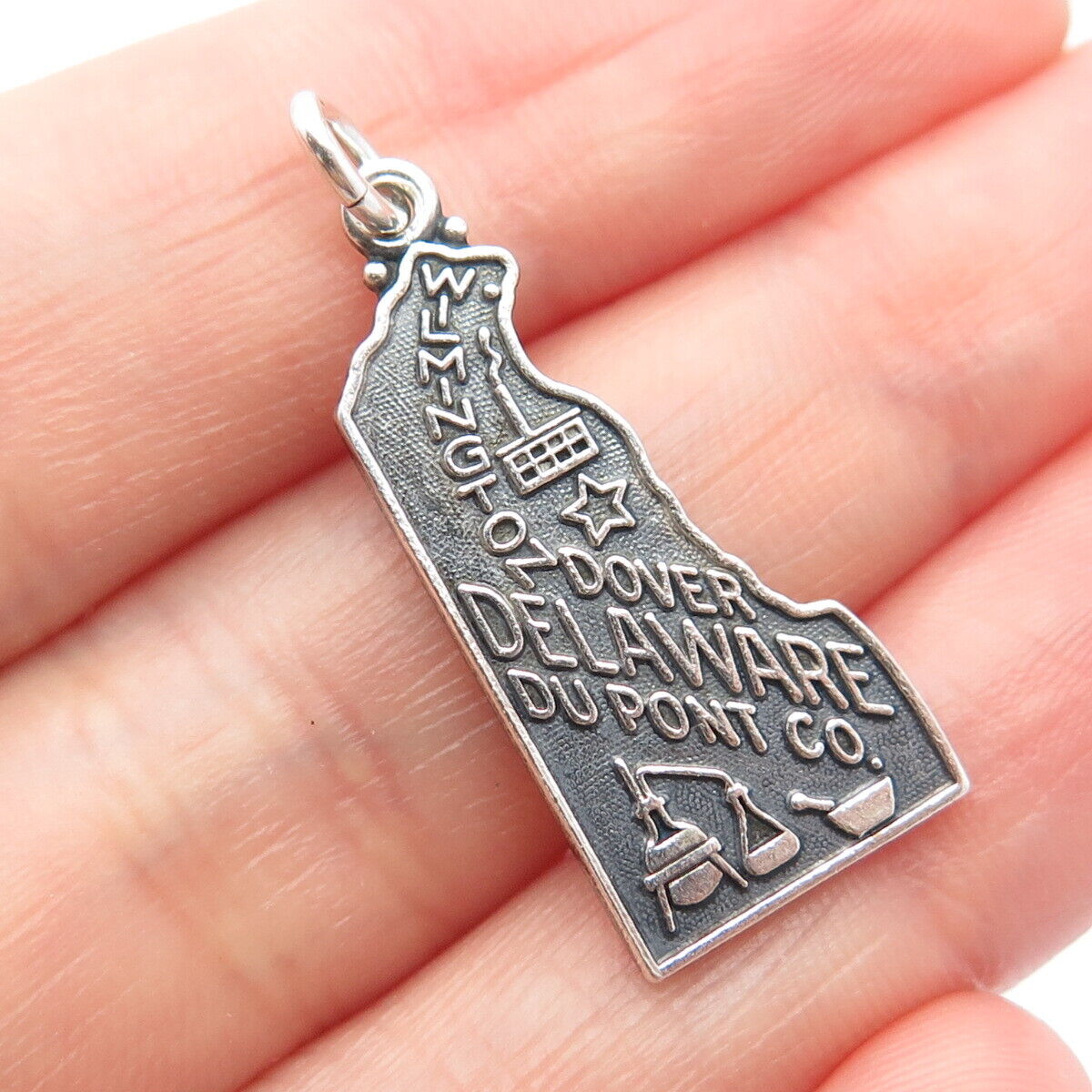 925 Sterling Silver Vintage ''Delaware'' State Map Charm Pendant