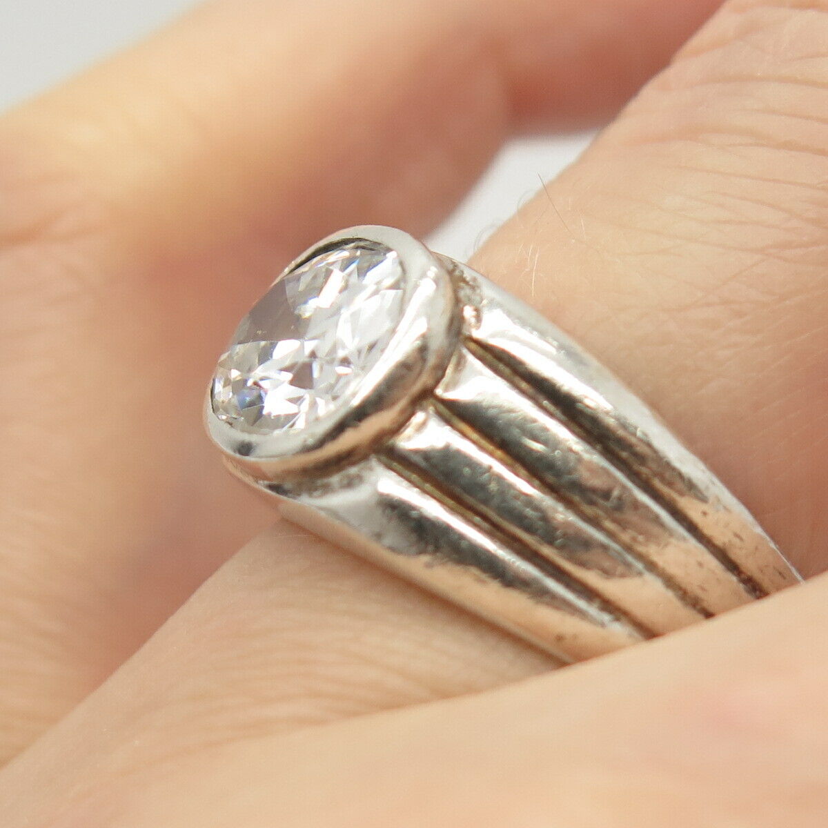 925 Sterling Sillver Vintage C Z Ribbed Ring Size 7