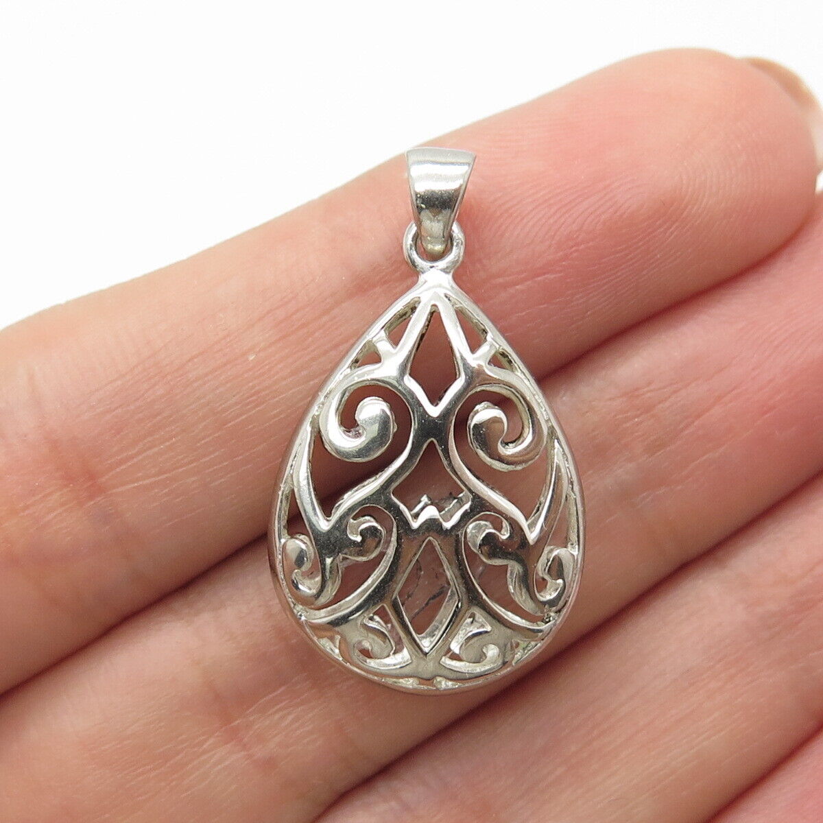 925 Sterling Silver Vintage Ornate Drop Pendant