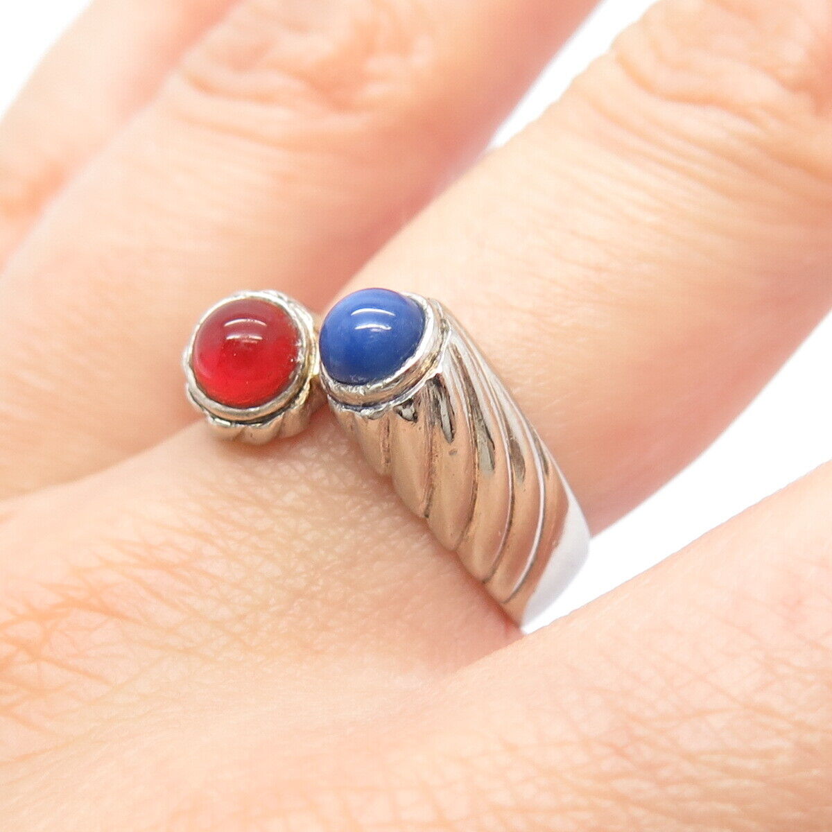 925 Sterling Silver Vintage Carnelian & Faux Star Sapphire Bypass Ring Size 7.25