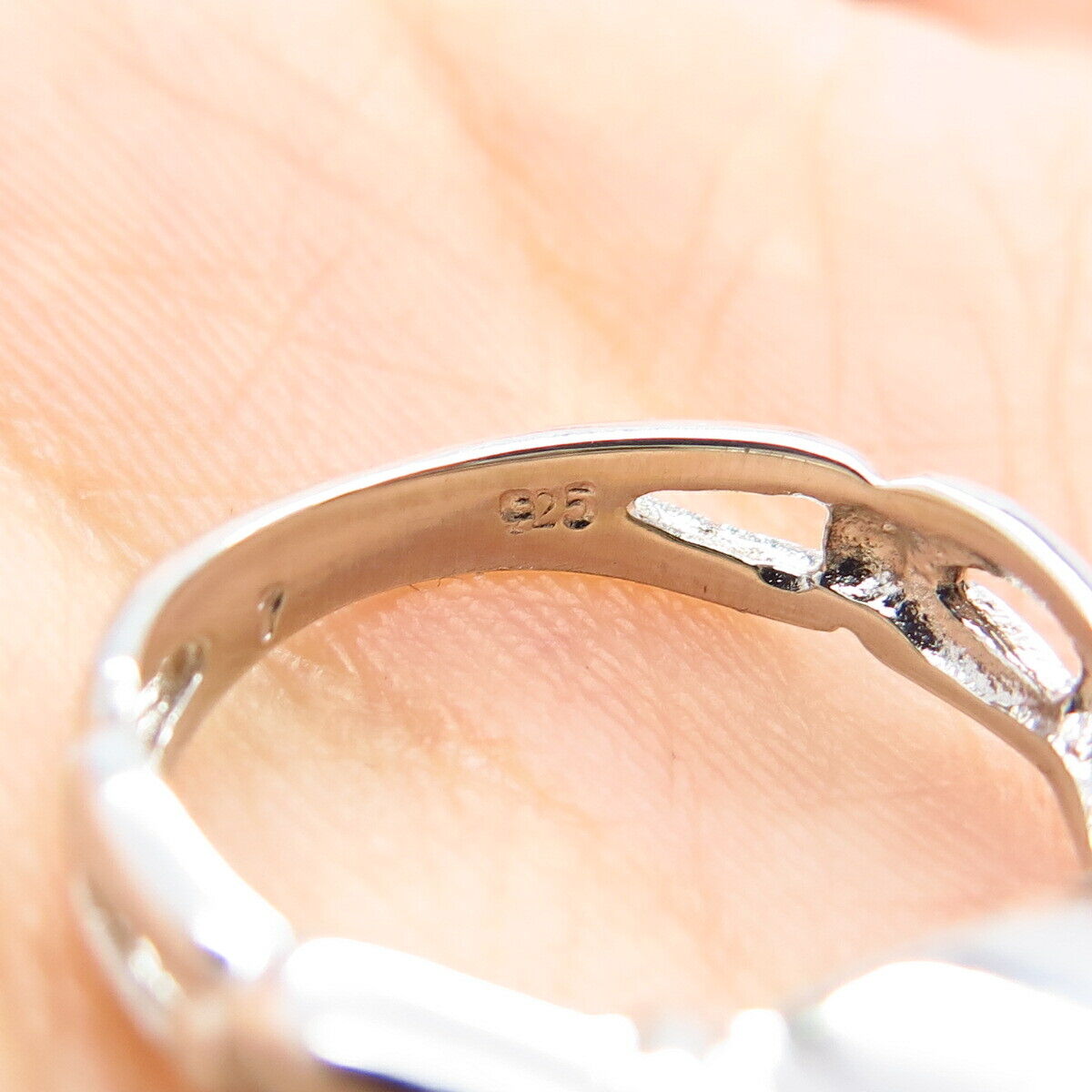 925 Sterling Silver Oval-Cut C Z Ring Size 6.25