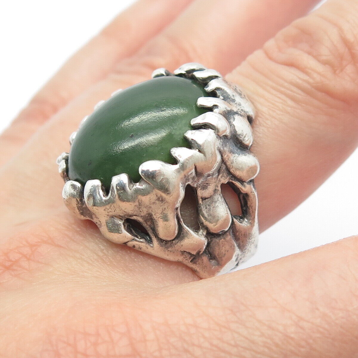 925 Sterling Silver Vintage Real Jade Gemstone Oval Ring Size 8.25