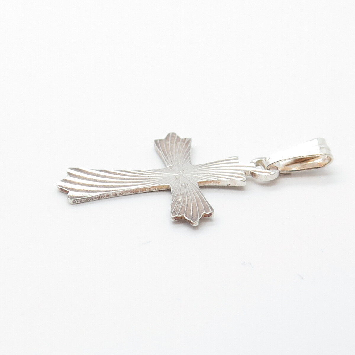 925 Sterling Silver Vintage Ribbed Religious Cross Pendant