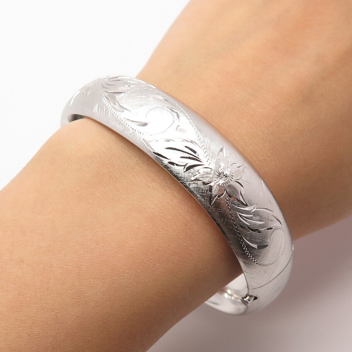 925 Sterling Silver Vintage H. F. Barrows Etched Floral Bangle Bracelet 7.25"