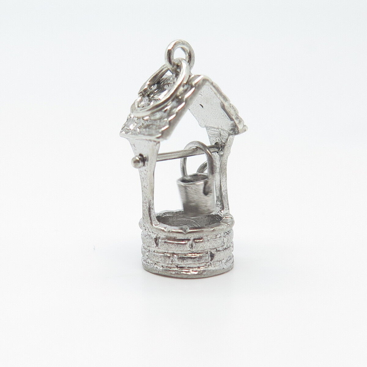 925 Sterling Silver Vintage Well Pendant