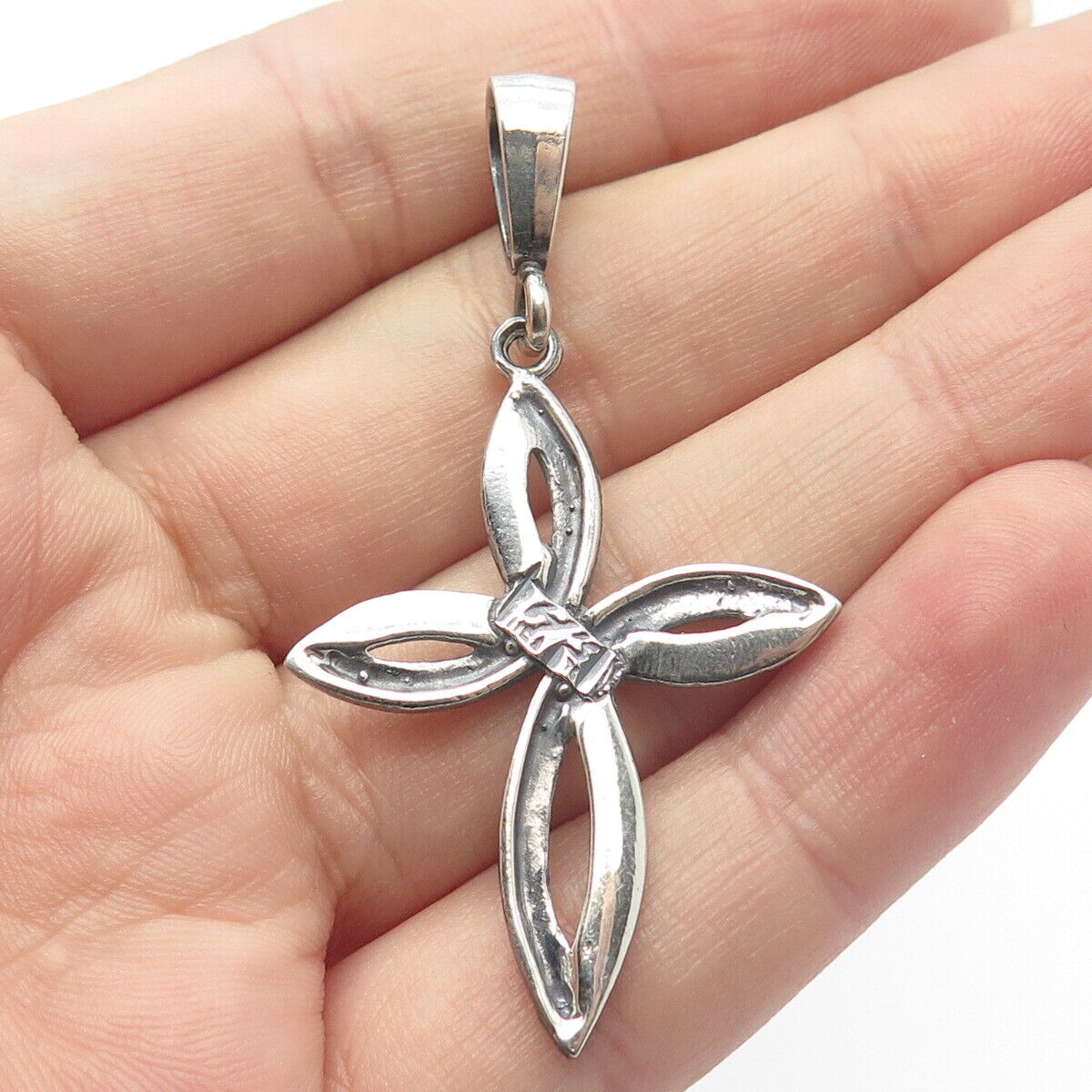 925 Sterling Silver Vintage Ornate Cross Pendant